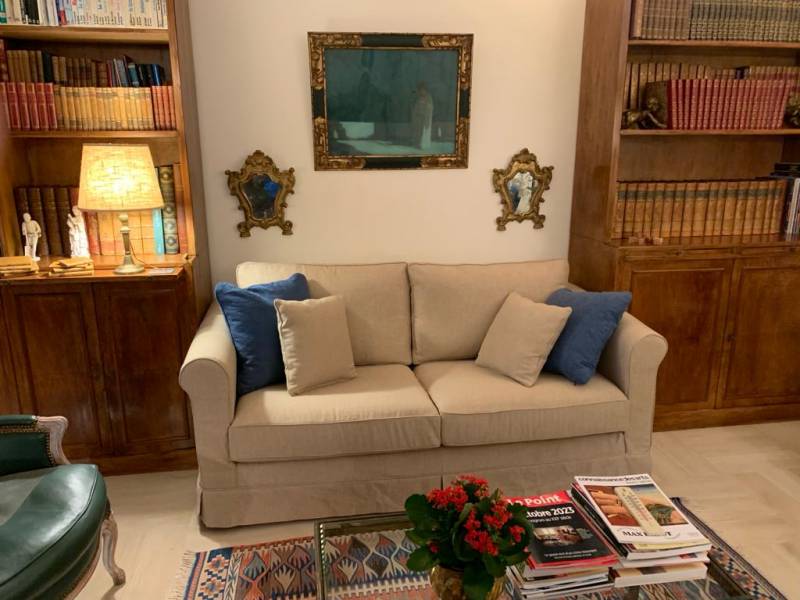 Revêtement d'un canapé avec tissu Vano pour appartement près de Marseille