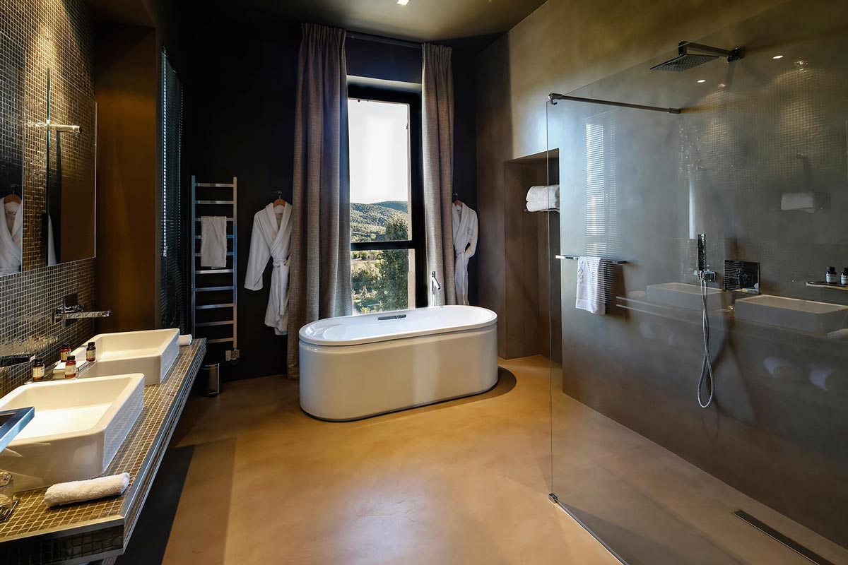 Salle de bain contemporaine luxe avec Les Lodges Sainte Victoire Aix-en-Provence