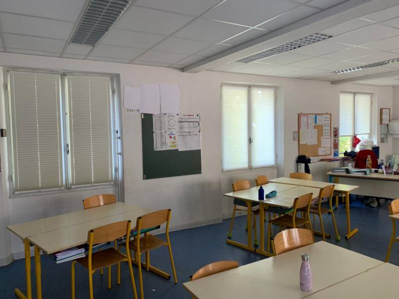 Confection de stores plissés par les artisans de l'Atelier du Décorateur : Ecole du Sacré Coeur à Aix en Provence