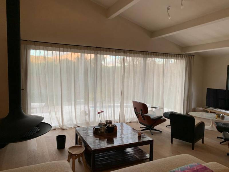 Confection et pose de voilage en lin maison contemporaine au Tholonet