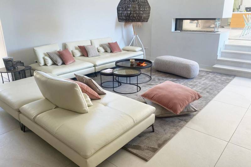 Conception de coussins décoratifs sur mesure et couverture d’un banc «galet» - Villa Aix-en -Provence