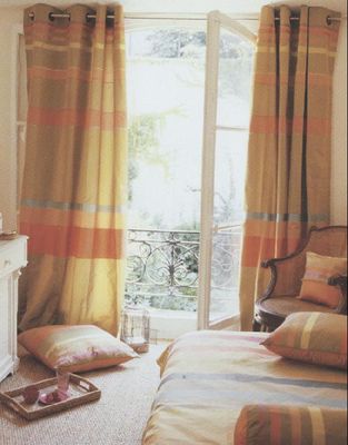 Notre zone d'activité pour ce service Couture d'ameublement sur-mesure Marseille (13), Bouches-du-Rhône : Création personnalisée de housses, coussins, voilages ou têtes de lit en tissus d’ameublement haut de gamme