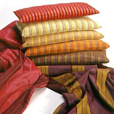 Notre zone d'activité pour ce service Décoration d'intérieur avec passementerie Aix-en-Provence (13), Bouches-du-Rhône : Ajout de galons, franges ou embrasses pour sublimer vos rideaux, sièges et coussins